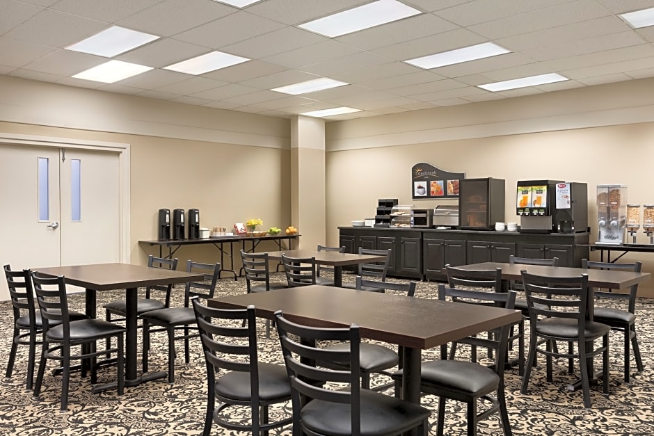 Days Inn & Suites by Wyndham Sault Ste. Marie on