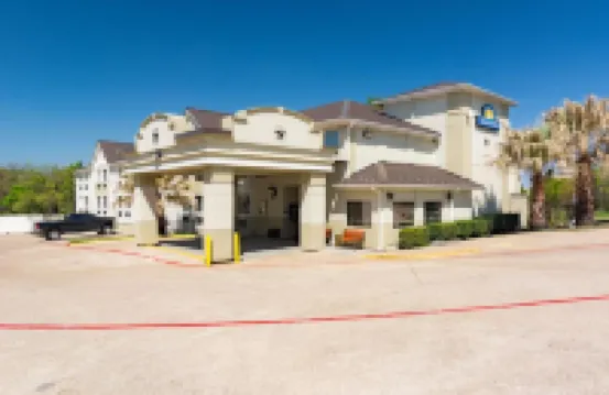 Days Inn by Wyndham Arlington Hotels in Arlington