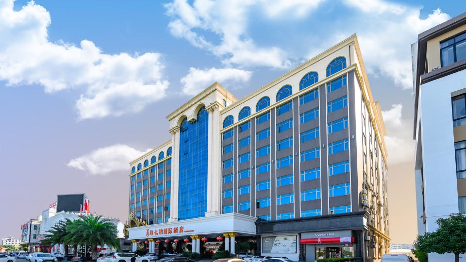 Vienna International Hotel (Shantou Chenghai Waisha Bridge)