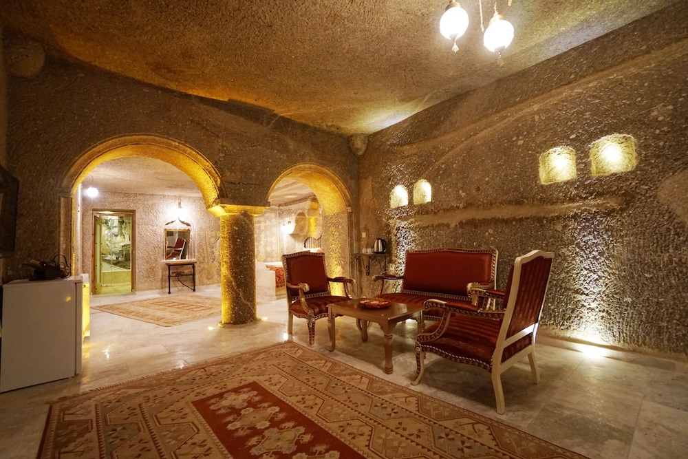 Roma Cave Suite