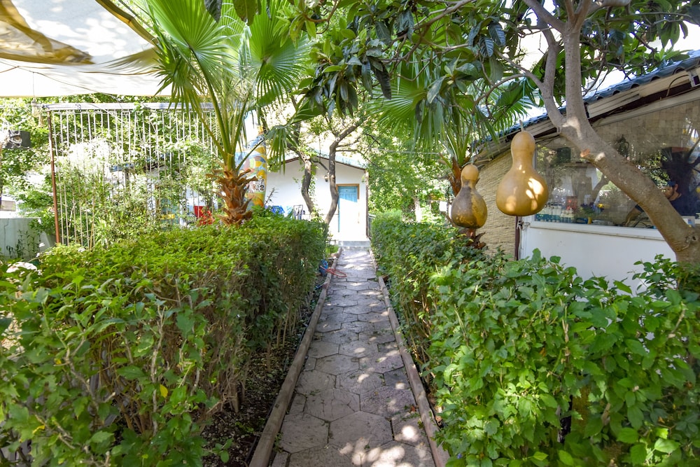 Ceneviz Hotel