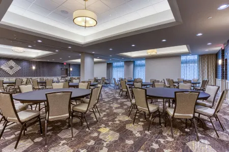 Drury Inn & Suites Columbus Polaris Отели в г. Льюис Сентер