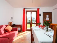 Oak Hotels in Sorano