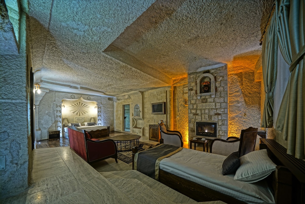 Castle Cave Hotel