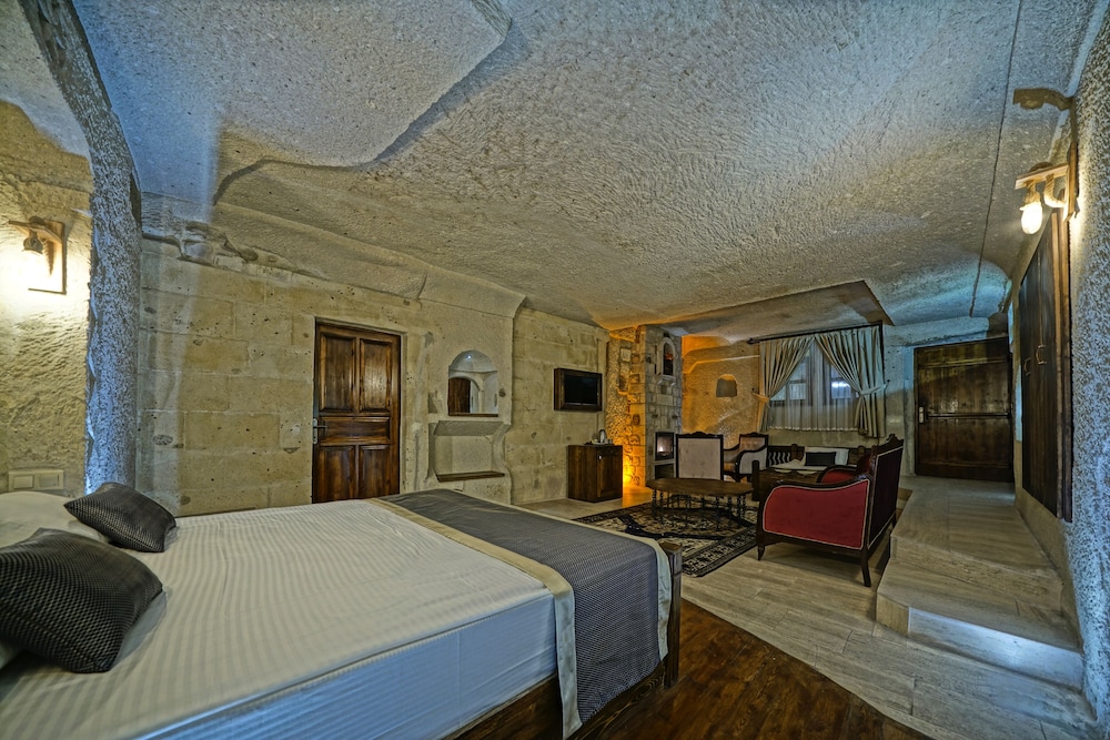 Castle Cave Hotel