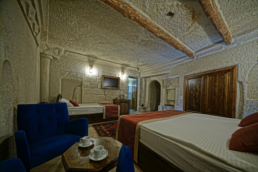 Castle Cave Hotel