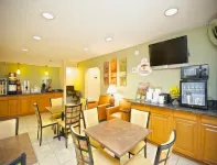 Super 8 by Wyndham Decatur/Dntn/Atlanta Area