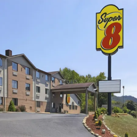 Super 8 by Wyndham Portsmouth