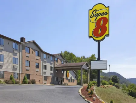 Super 8 by Wyndham Portsmouth