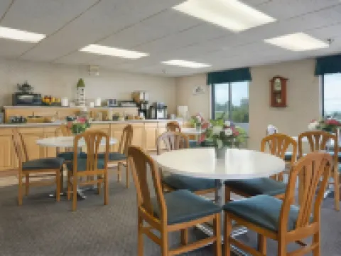 Super 8 by Wyndham Miamisburg Dayton S Area Oh Hotels in Miamisburg