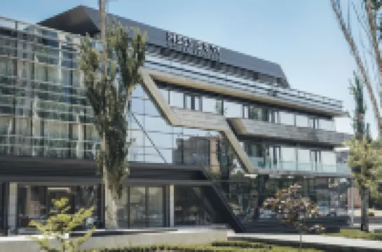 메시에 53 호텔 예레반