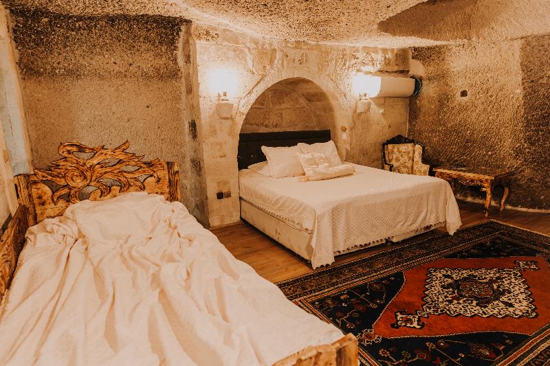 Holiday Cave Hotel