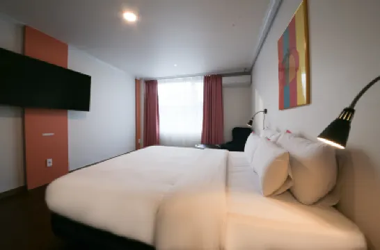 Waikei Hotel Jeonju 徳津公園周辺のホテル