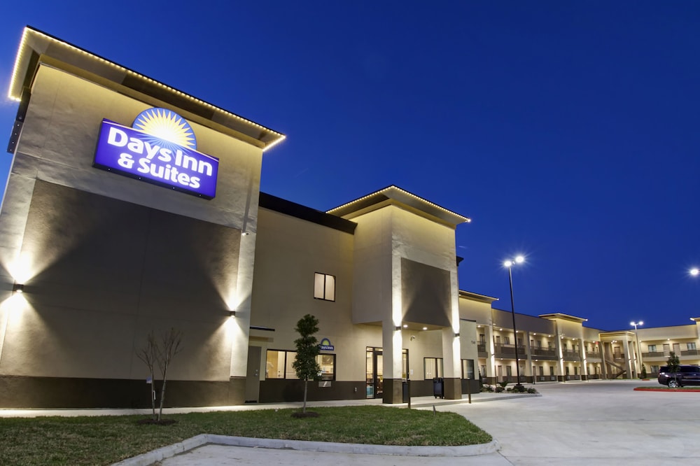 Days Inn & Suites by Wyndham Port Arthur