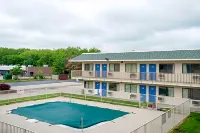 Motel 6 Kansas City, MO - Airport Hotels in Waldron Township