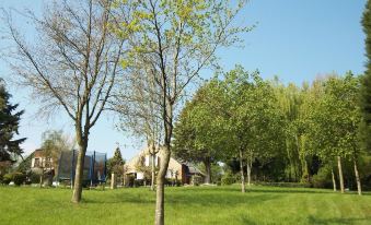 Alluring Cottage in Englancourt with Fenced Garden