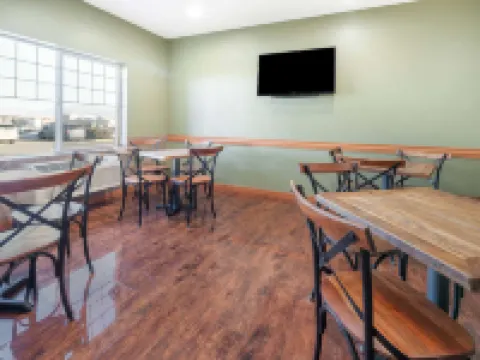 La Quinta Inn & Suites by Wyndham Belgrade - Bozeman Airport Hotels in Belgrade