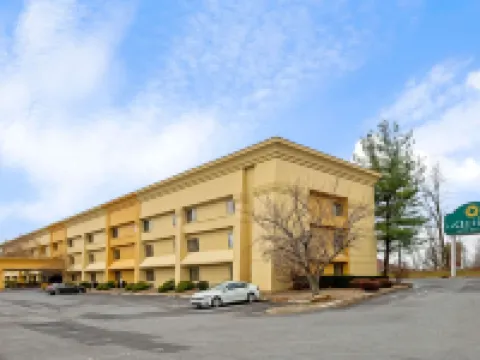 La Quinta Inn & Suites by Wyndham Harrisburg Airport Hershey Hotels in Dauphin County