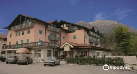 Hotel Bel Sit Отели в г. Caderzone