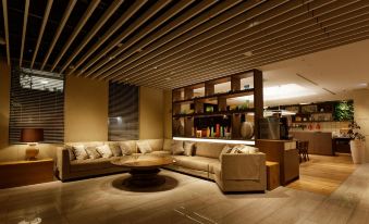 1. Hotel Fo..