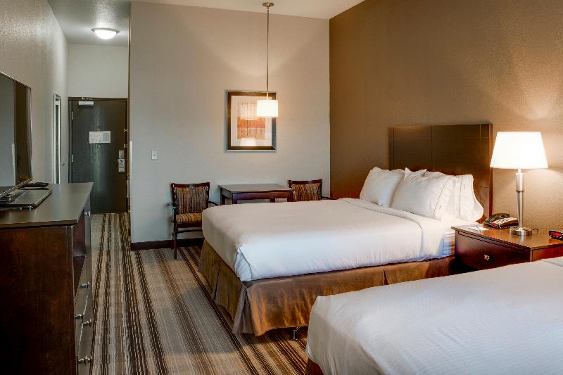 Holiday Inn Express & Suites Nevada, an Ihg Hotel