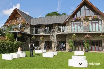 Canada Lodge and Lake Hotels near Pontypridd Museum