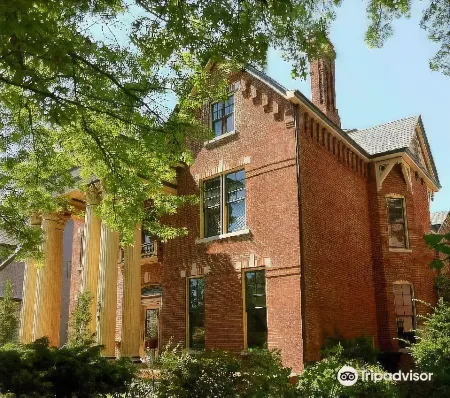 Lyndon House Bed & Breakfast Отели рядом с достопримечательностью «Кладбище Лексингтон»