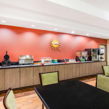 La Quinta Inn & Suites by Wyndham Ennis