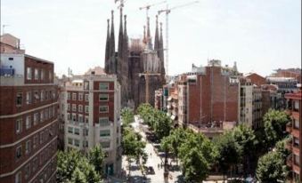 Charming Sagrada Familia 1.2
