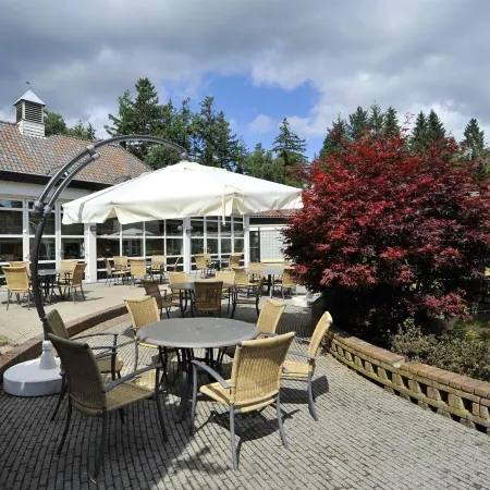Fletcher Hotel Restaurant Victoria-Hoenderloo Отели в г. Хундерло