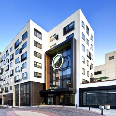 Element Harrison-Newark Hotel dekat Stasiun Newark