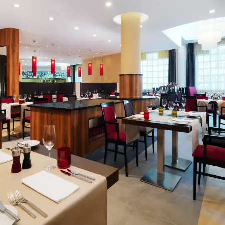 AZIMUT Сити Отель Калуга (Азимут Калугабывш. Four Points by Sheraton Kaluga)