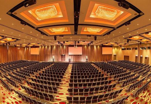 풀먼 알버트 파크의 수영장