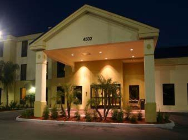 Days Inn & Suites by Wyndham Lakeland