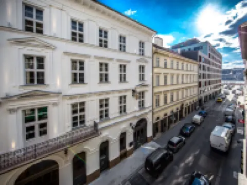 Prestige Hotel Budapest Hotel berhampiran Széchenyi Chain Bridge