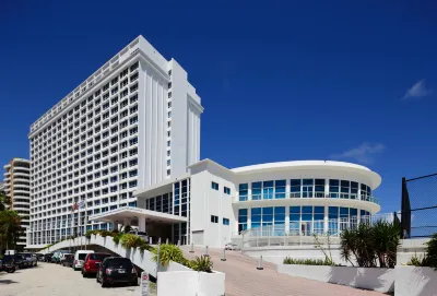 New Point Miami Beach Apartments Отели рядом с достопримечательностью «Парк Хауловер»