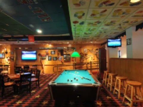 โรงแรมเบสท์เวสเทิร์น รอยัลพลาซ่า แอนด์เทรดเซ็นเตอร์ โรงแรมในมาร์ลเบรอ