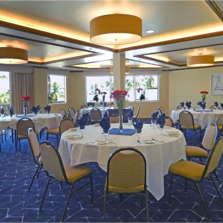 Bay Club Hotel and Marina Отели рядом с достопримечательностью «Район Либерти-Стейшен»