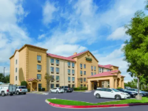 La Quinta Inn & Suites by Wyndham Austin Round Rock Hotels in Round Rock