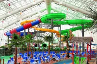 La Quinta Inn and Suites by Wyndham at WaTiki Waterpark - Family