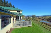 Hunters Moon Hotels in Mosgiel