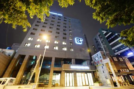 Busan Business Hotel Отели рядом с достопримечательностью «Yongdusan Park»