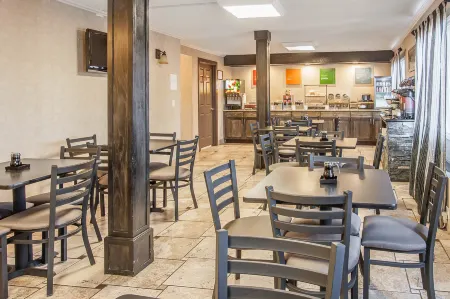 Comfort Inn & Suites Vancouver Downtown City Center Отели рядом с достопримечательностью «Interstate Bridge»