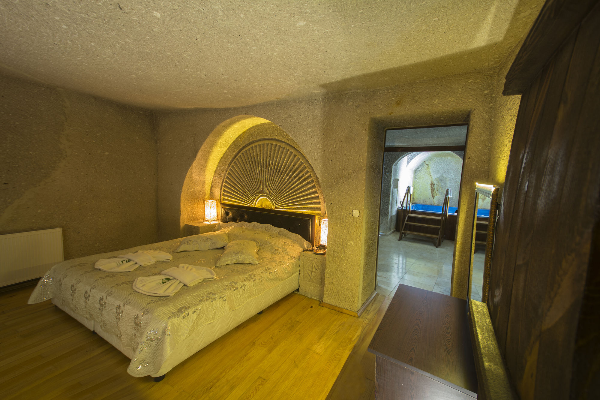 Roma Cave Suite