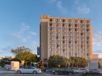 Comfort Inn by the Bay Hotel berhampiran Kubu Point