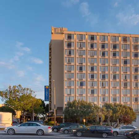 Comfort Inn by the Bay Отели рядом с достопримечательностью «Форт Мейсон»