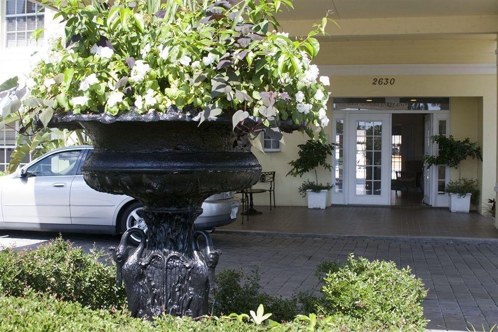 Naples Garden Inn