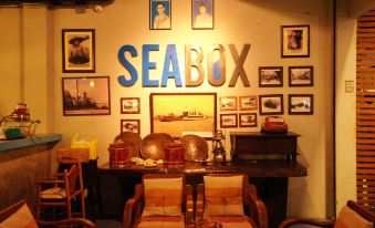 Seabox Khaolak Hostel