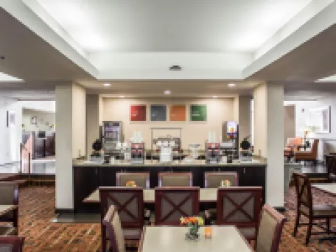 คอมฟอร์ตสวีทส์ รีเจนซีพาร์ค โรงแรมในแครี