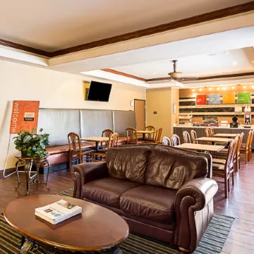 Comfort Suites McAllen Airport and la Plaza Mall